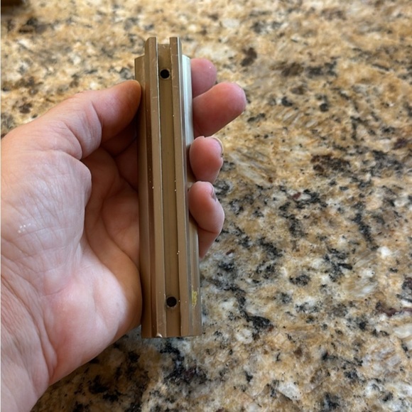 Kitchen Cabinet gold handles 4 1/2” (25) - Picture 3 of 6